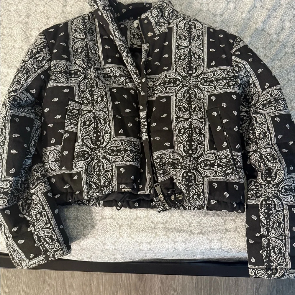 superdown Black and White Gianina Paisley Puffer Jacket REVOLVE - Picture 3 of 4